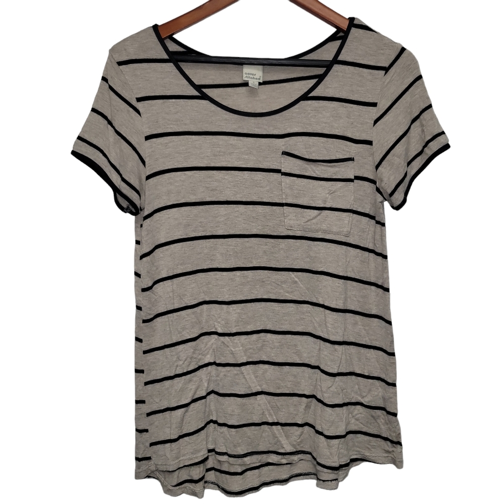 Cover Stitched Women's Top. Size Small.  Excellent Condition Pre-owned.